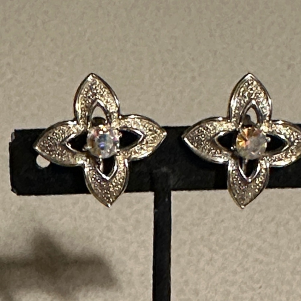Vintage Coro Elegant Silver tone polished and brushed rhinestone Earrings (815)